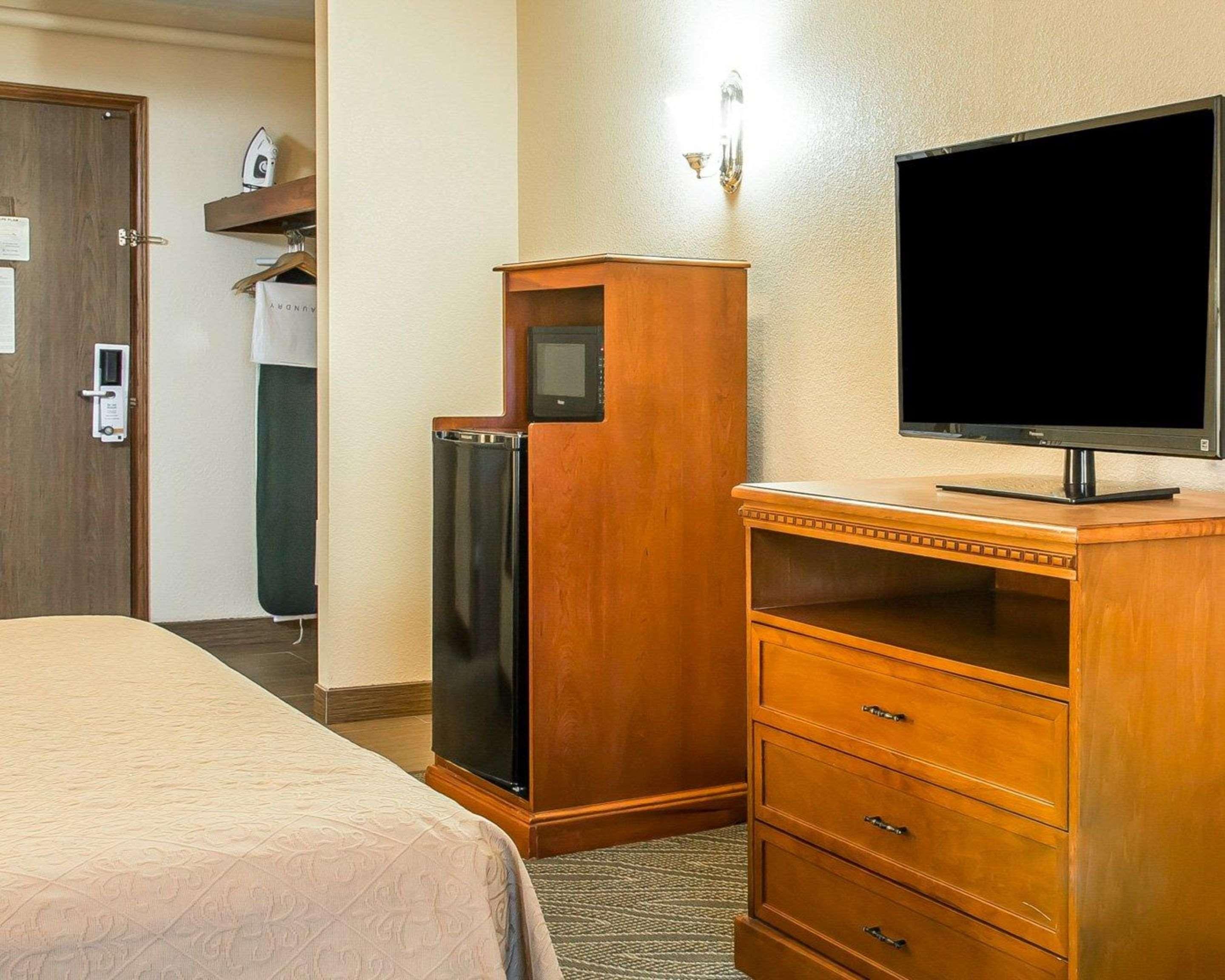 Quality Inn Гейлорд Экстерьер фото