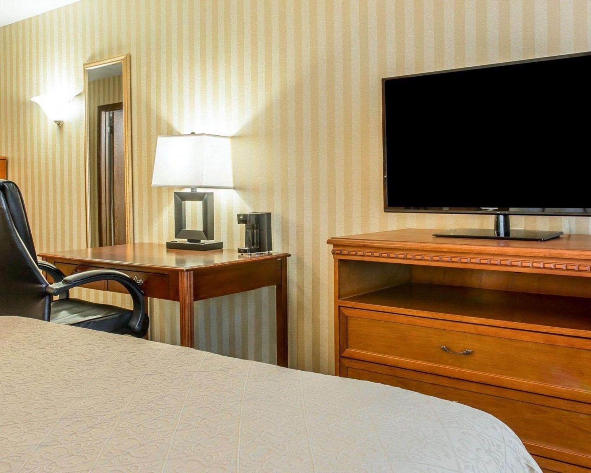 Quality Inn Гейлорд Экстерьер фото