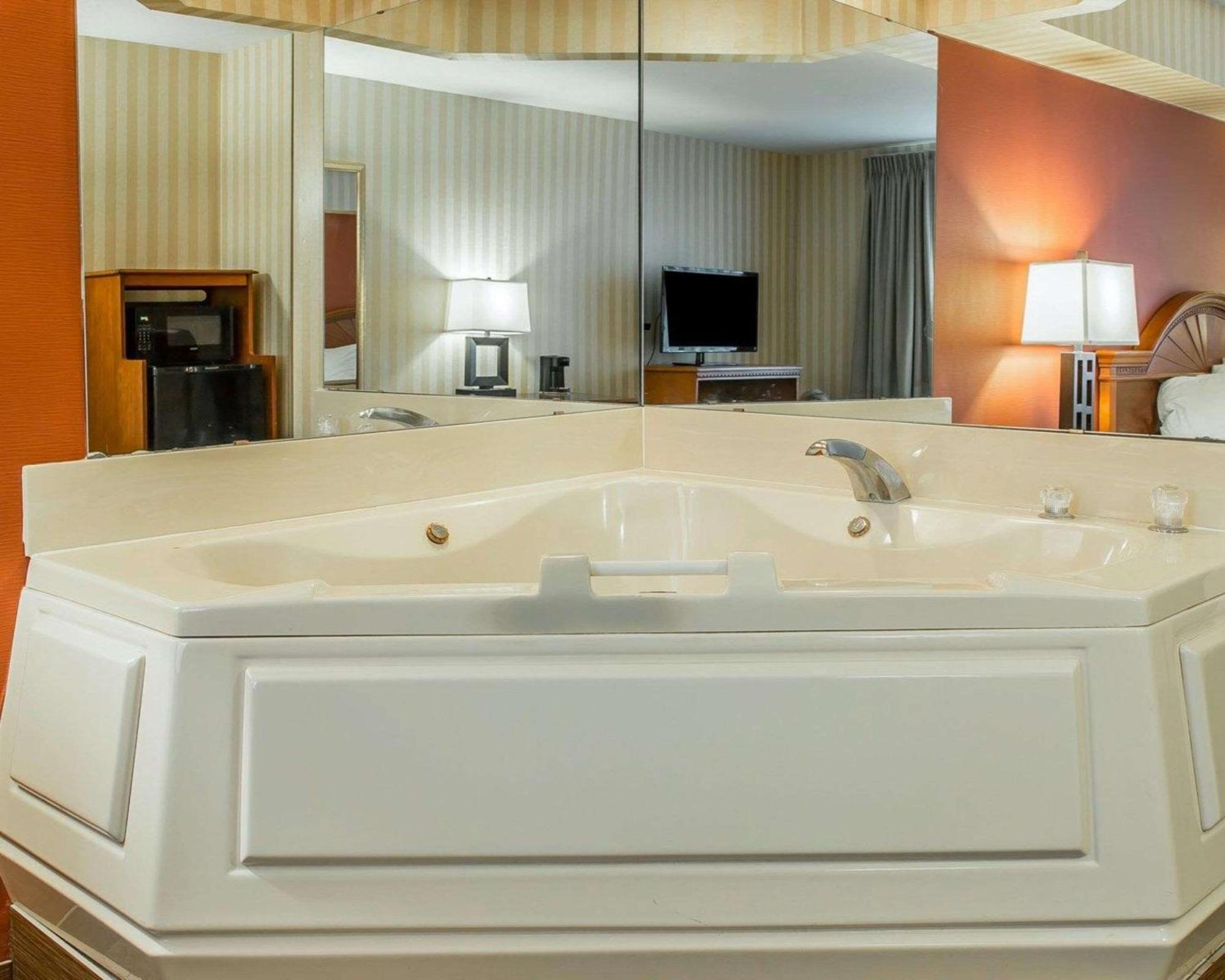 Quality Inn Гейлорд Экстерьер фото
