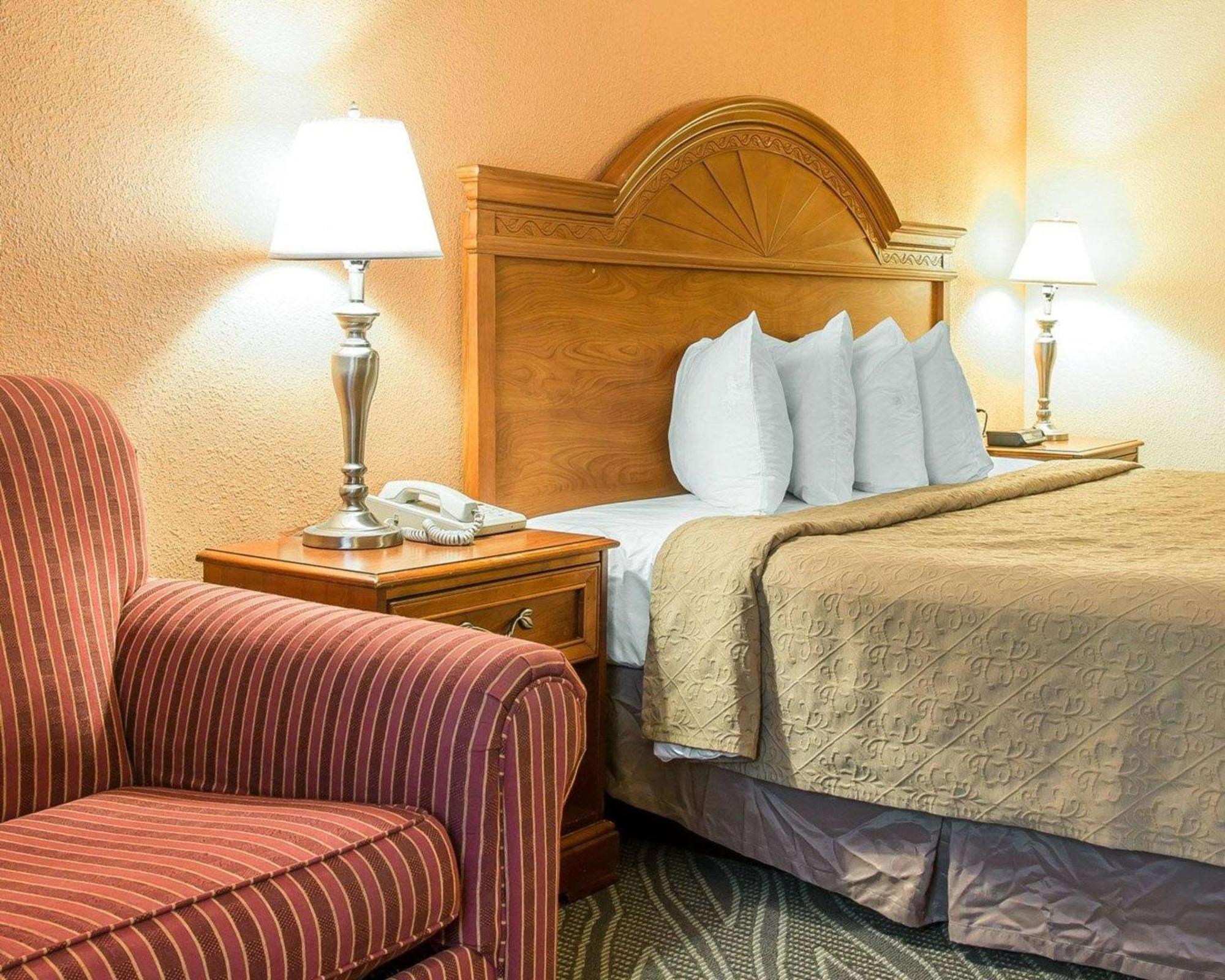 Quality Inn Гейлорд Экстерьер фото