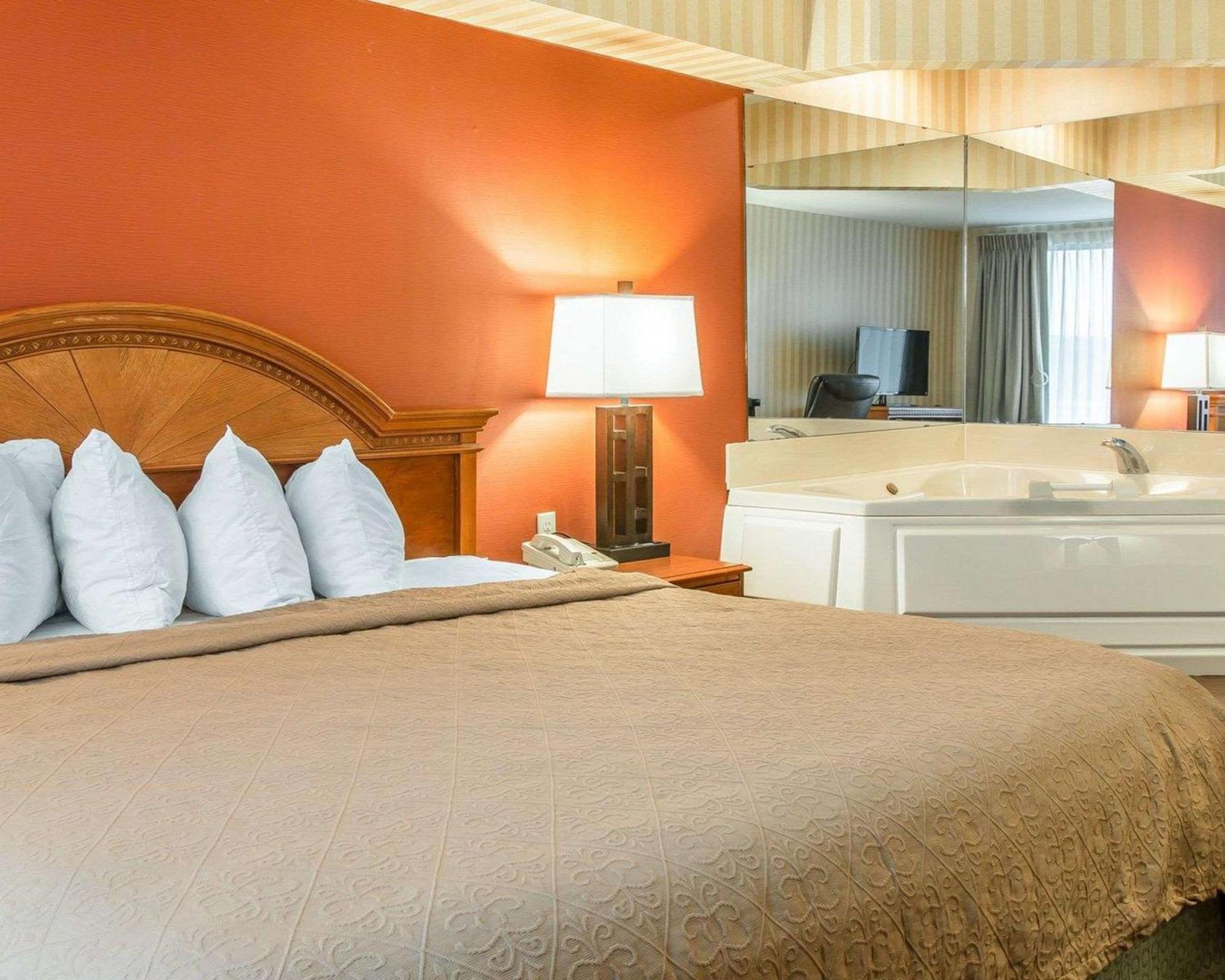 Quality Inn Гейлорд Экстерьер фото